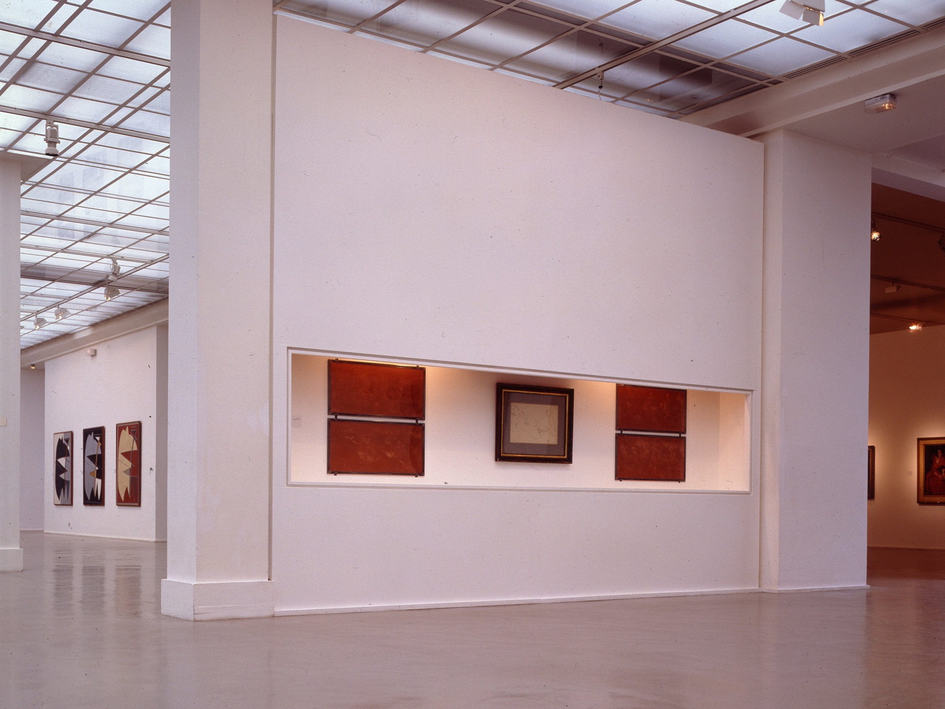 ’’Histoire de musée’’, vue partielle d’exposition, Commissariat : Suzanne Pagé, 1989 - ADAGP - Jean-Pierre Bertrand