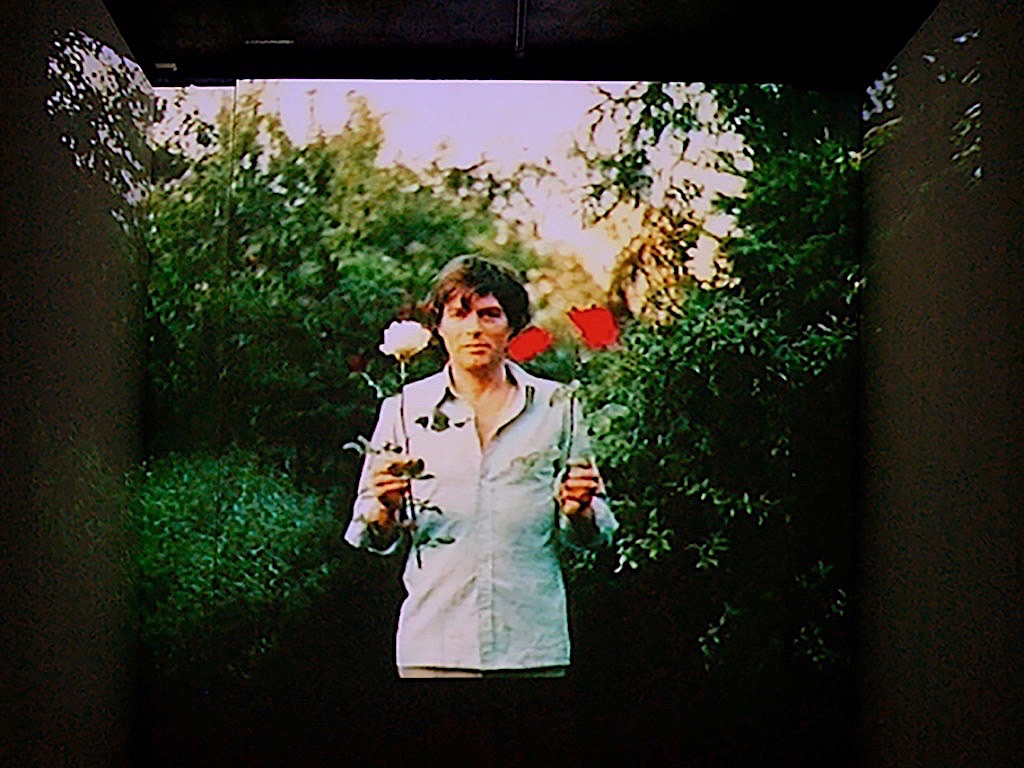 Jean-Pierre Bertrand, Autoportrait aux trois roses (1975), vue partielle de l’exposition « In search of the miraculous », Le Quartier, Quimper, 2005 © ADAGP - Jean-Pierre Bertrand / Photo : Jean-Pierre Bertrand, 2005